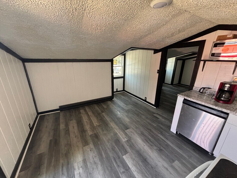 More Photos Of 11021-11025 Jefferson Ave, Newport News Auto Dealership For Sale