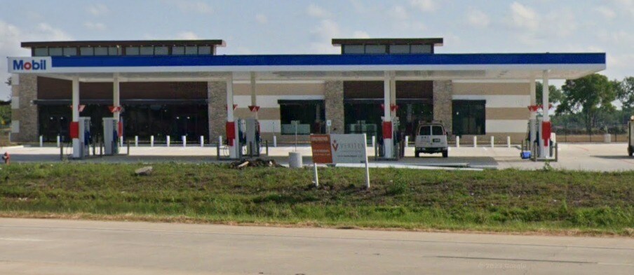 Primary Photo Of 14105 Highway 6, Rosharon Service Station For Lease