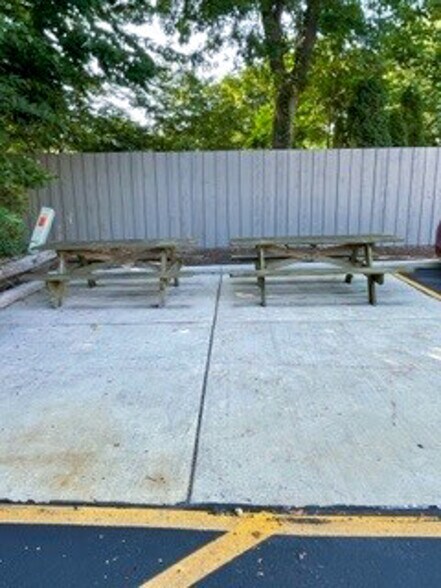 More Photos Of 600 W Roosevelt Rd, Wheaton Office For Lease