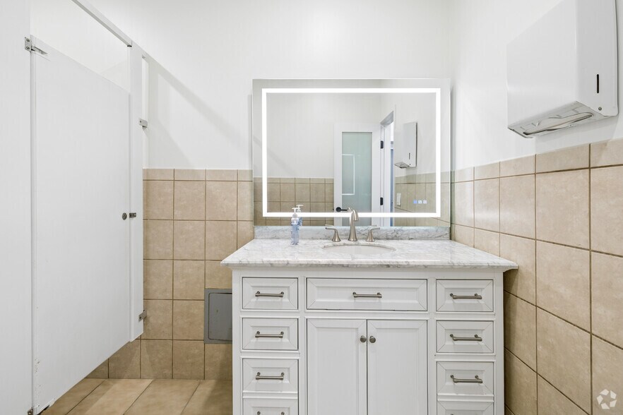 More Photos Of 210 Knickerbocker Rd, Cresskill Medical For Lease