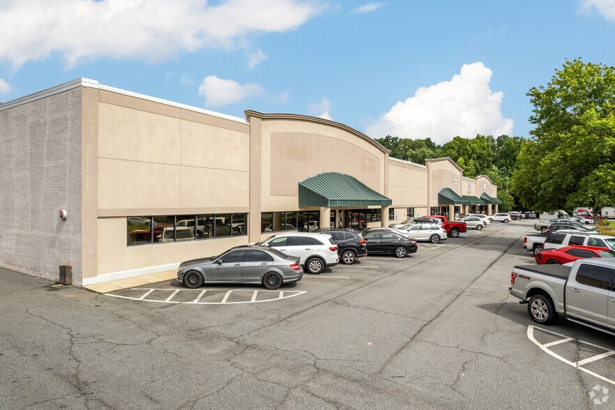 More Photos Of 1990 Delk Industrial Blvd SE, Marietta Distribution For Lease