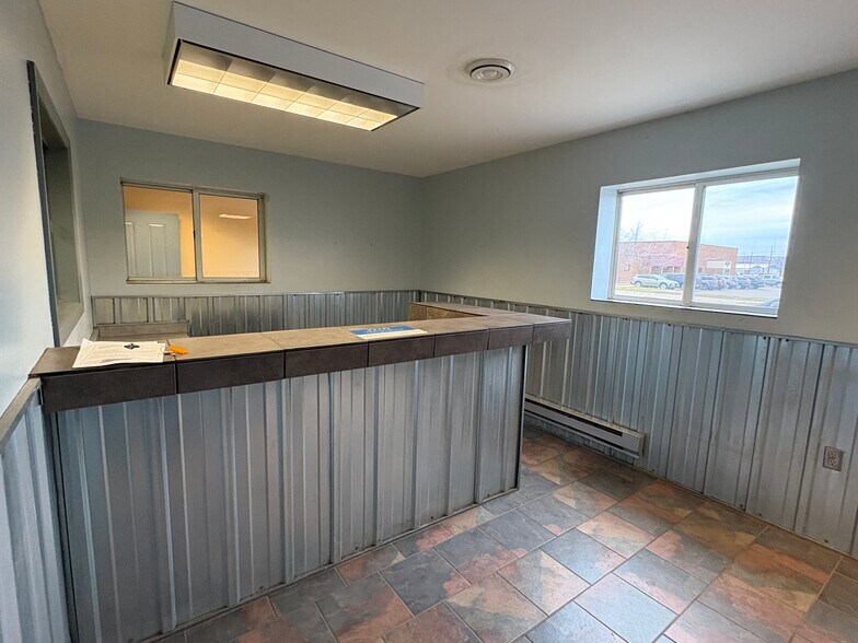 More Photos Of 405 John Ave, Superior Auto Repair For Lease