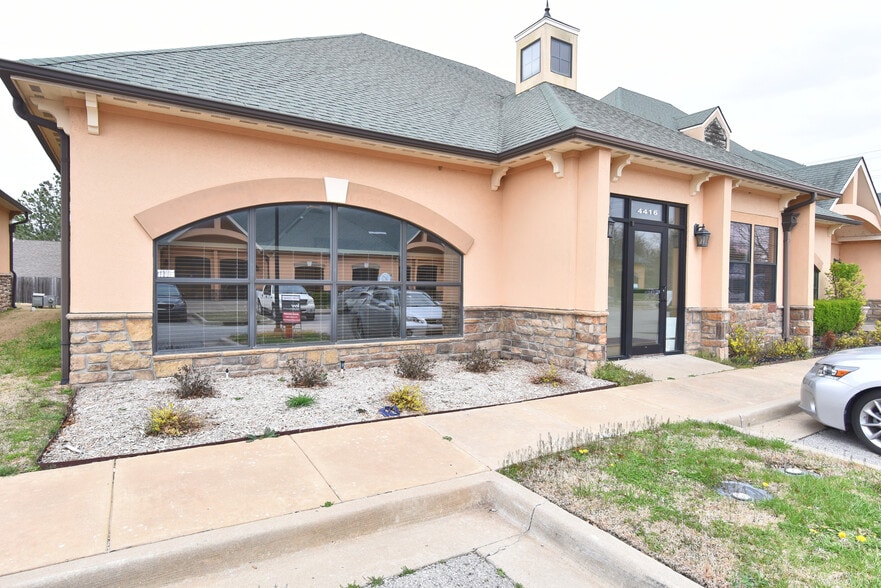 More Photos Of 4404-4416 W Houston St, Broken Arrow Medical For Sale