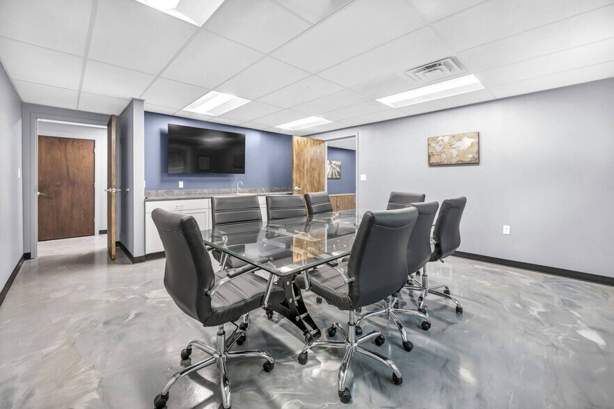 More Photos Of 3027 Nationwide Pky, Brunswick Warehouse For Lease