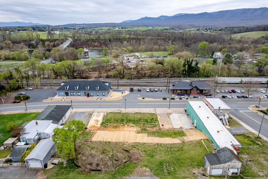 More Photos Of 500-502 First St, Shenandoah Office For Sale