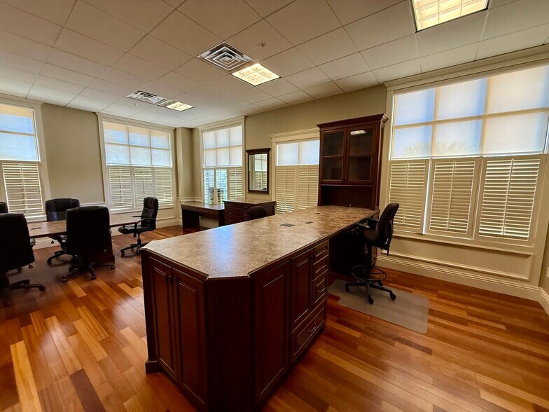 More Photos Of 960185 Gateway Blvd, Fernandina Beach Office For Sale