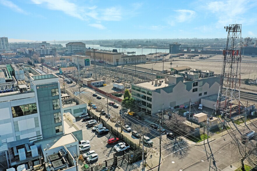 More Photos Of 737 2nd St, Oakland Apartments For Sale