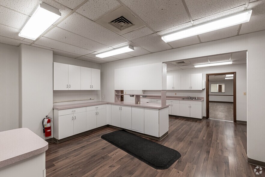 More Photos Of 125 Liberty St, Springfield Medical For Lease