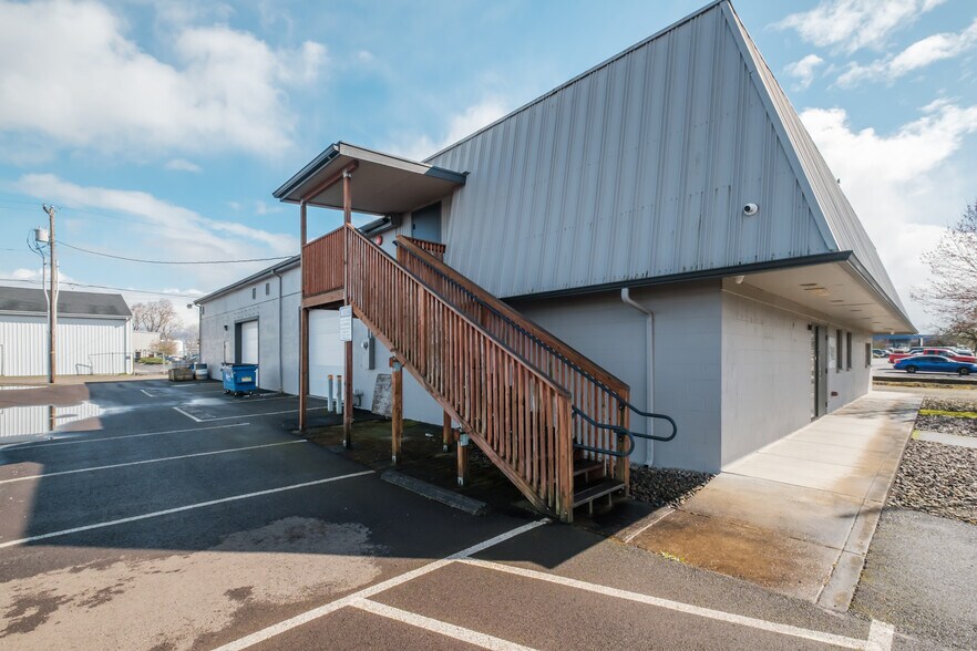 More Photos Of 1131 S Commercial Way SE, Albany Warehouse For Sale
