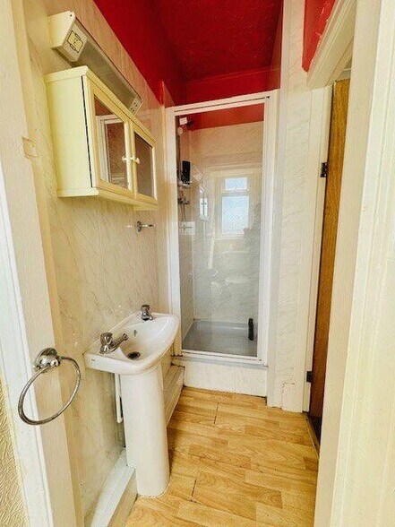 More Photos Of 4 Station Rd, Blackpool Hotel For Sale