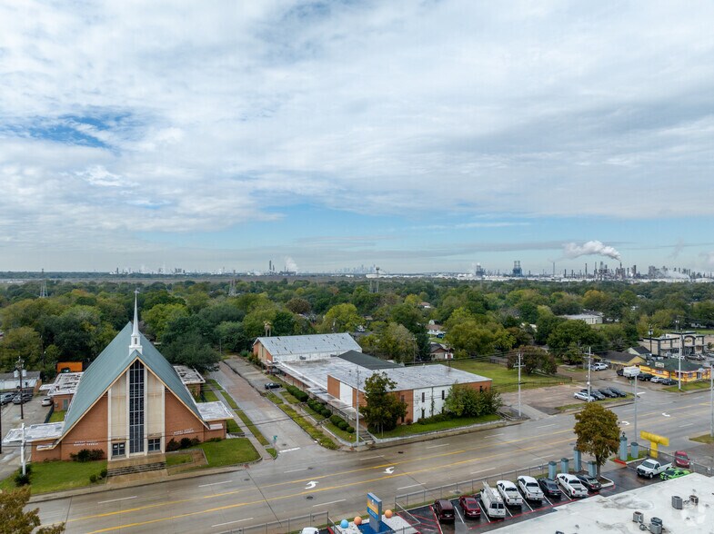 More Photos Of 900 Natchez Ave, Pasadena Schools For Sale
