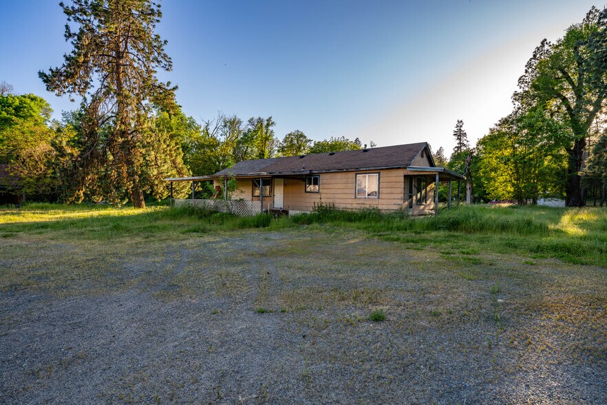 More Photos Of 6531 Lower River Rd, Grants Pass Specialty For Sale