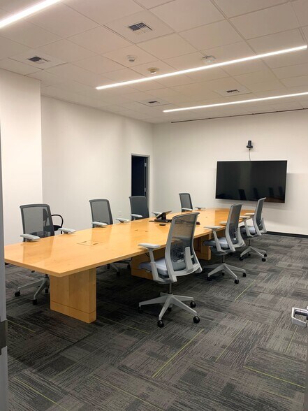 More Photos Of 710 2nd Ave, Seattle Office For Lease