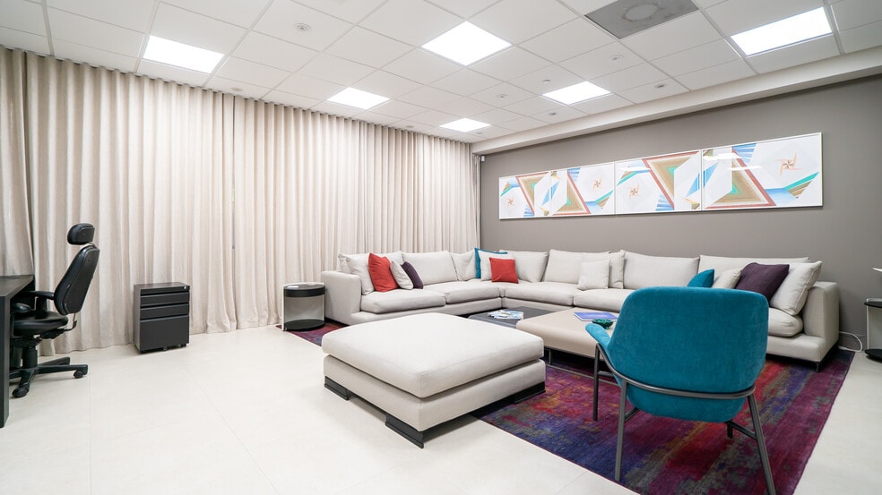 More Photos Of 300-320 NE 60th St, Miami Warehouse For Lease