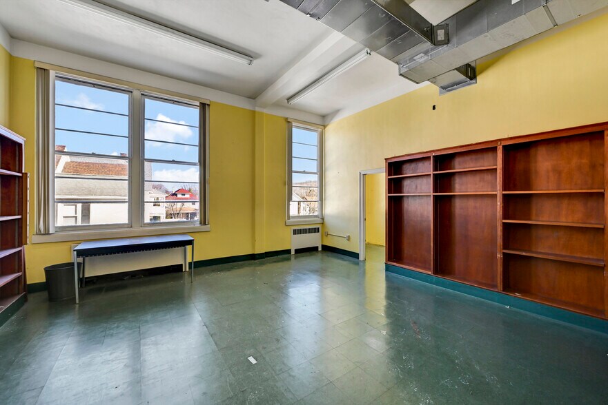 More Photos Of 301 Delaware Ave, Olyphant Office For Sale