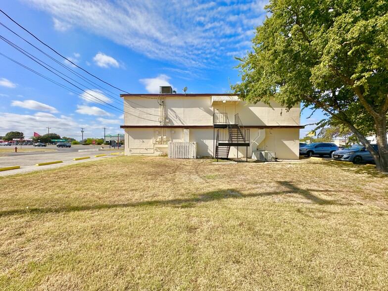 More Photos Of 7205 Bandera Rd, San Antonio Unknown For Lease