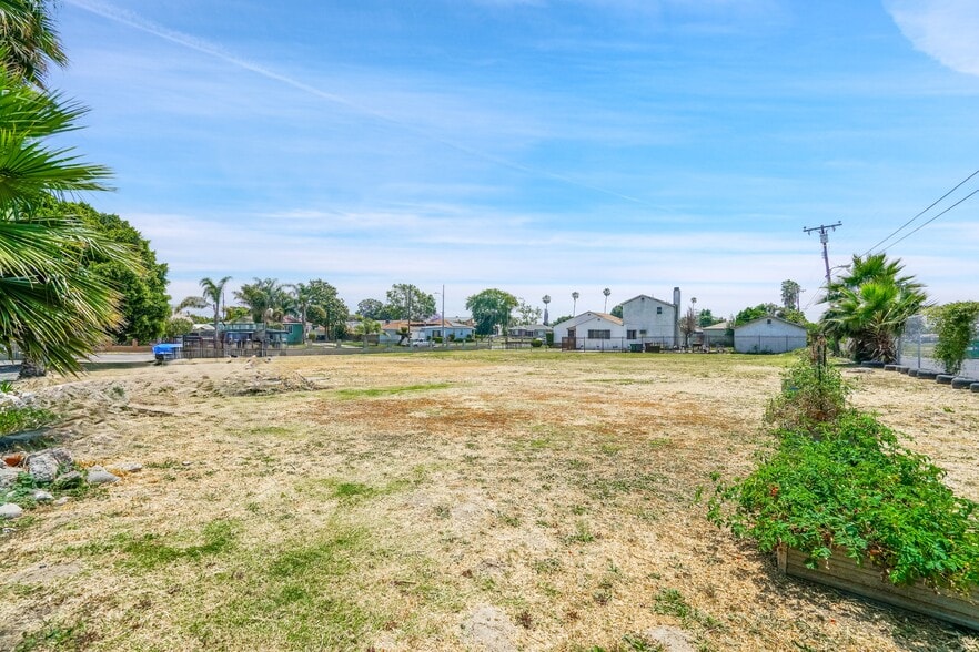 More Photos Of 109 S Aprilia Ave, Compton Religious Facility For Sale