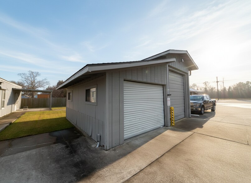 More Photos Of 4953 Big Lake, Lake Charles Office For Sale