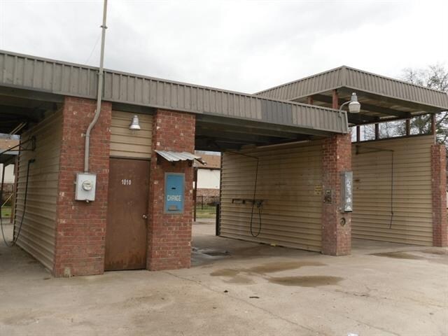 More Photos Of 1010 NE 4th St, Hubbard Carwash For Lease
