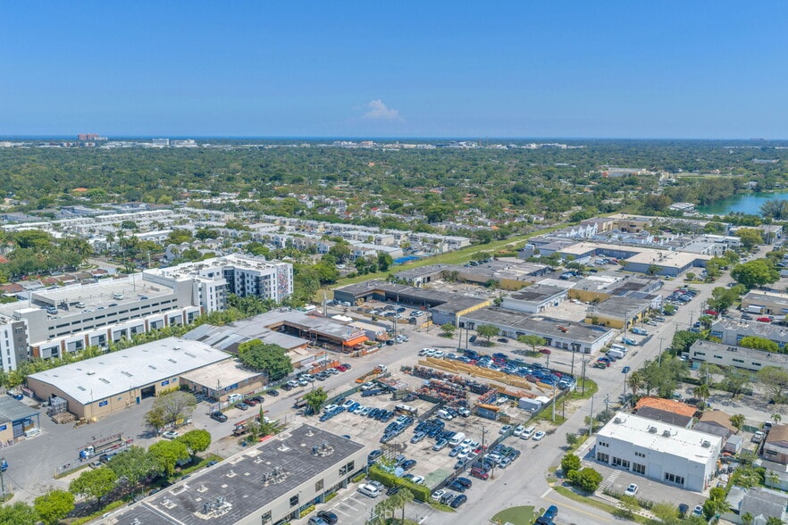 More Photos Of 4385 SW 70th Ct, Miami Manufacturing For Sale