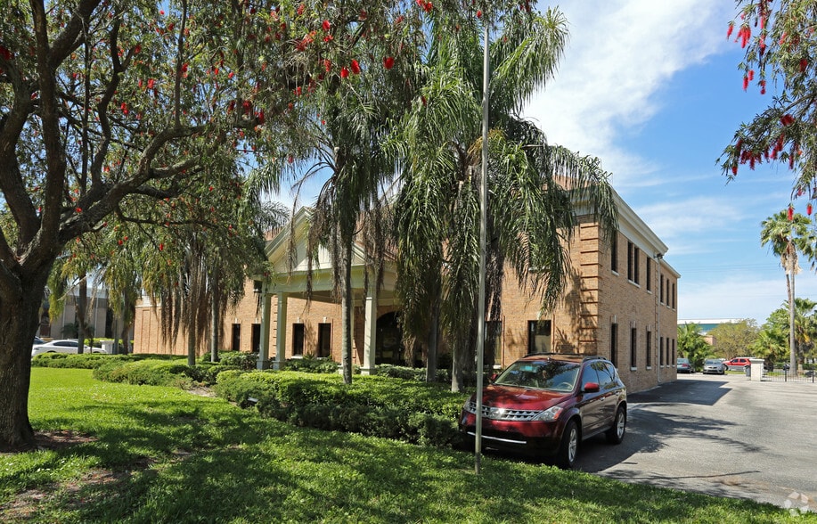 More Photos Of 5501 W Gray St, Tampa Office For Lease