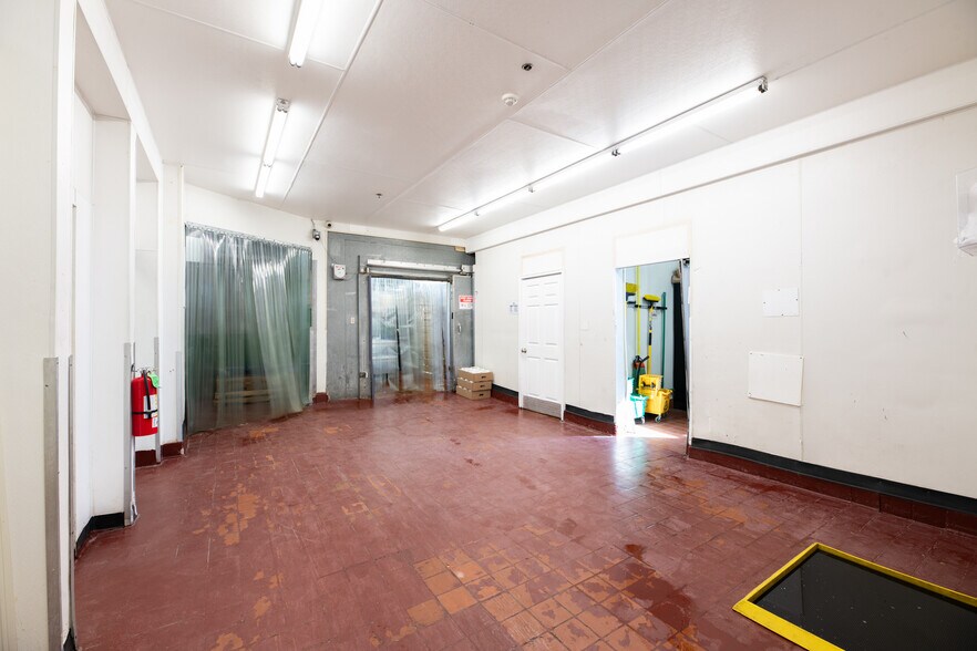 More Photos Of 310 Roosevelt Ave, Spring Valley Freestanding For Lease