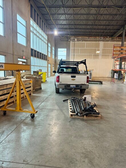 More Photos Of 3201 Pine Tree Rd, Lansing Warehouse For Lease