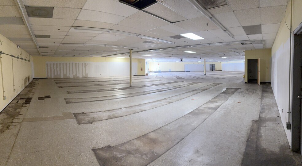 More Photos Of 108 Fisherville Rd, Concord Storefront For Lease