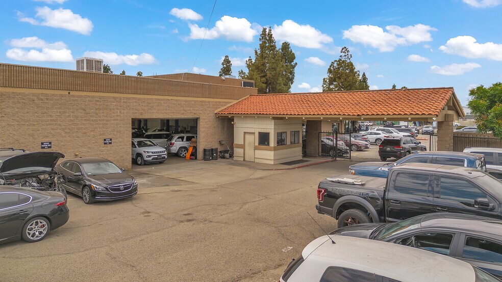 More Photos Of 10325 Central Ave, Montclair Auto Dealership For Lease
