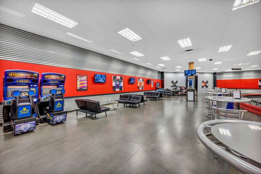 More Photos Of 6895 Sierra Center Pky, Reno Department Store For Lease