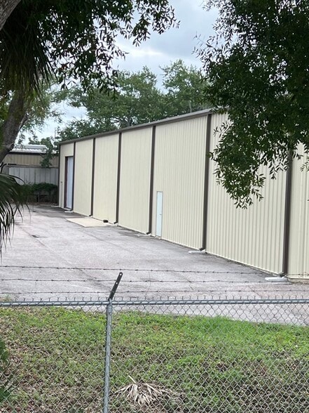 More Photos Of 4625 N 122nd Ave, Clearwater Warehouse For Lease