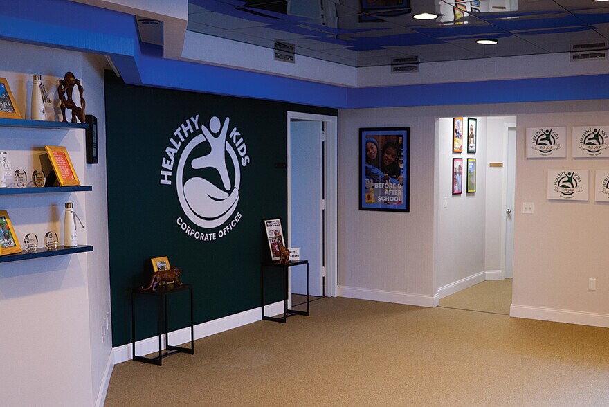 More Photos Of 2 Summit Ct, Fishkill Office For Lease