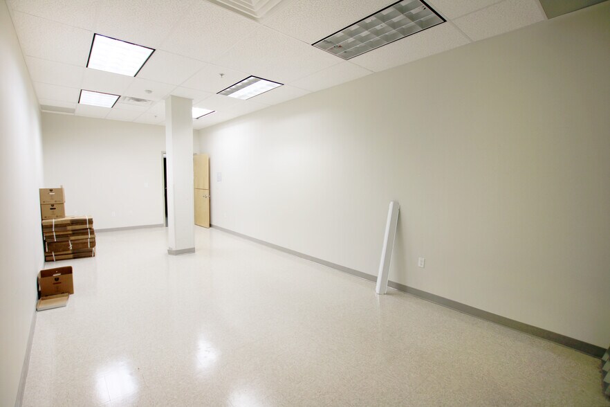 More Photos Of 22 Old Canal Dr, Lowell Light Manufacturing For Lease