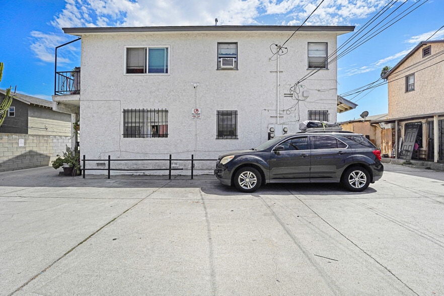 More Photos Of 837 W 85th St, Los Angeles Apartments For Sale