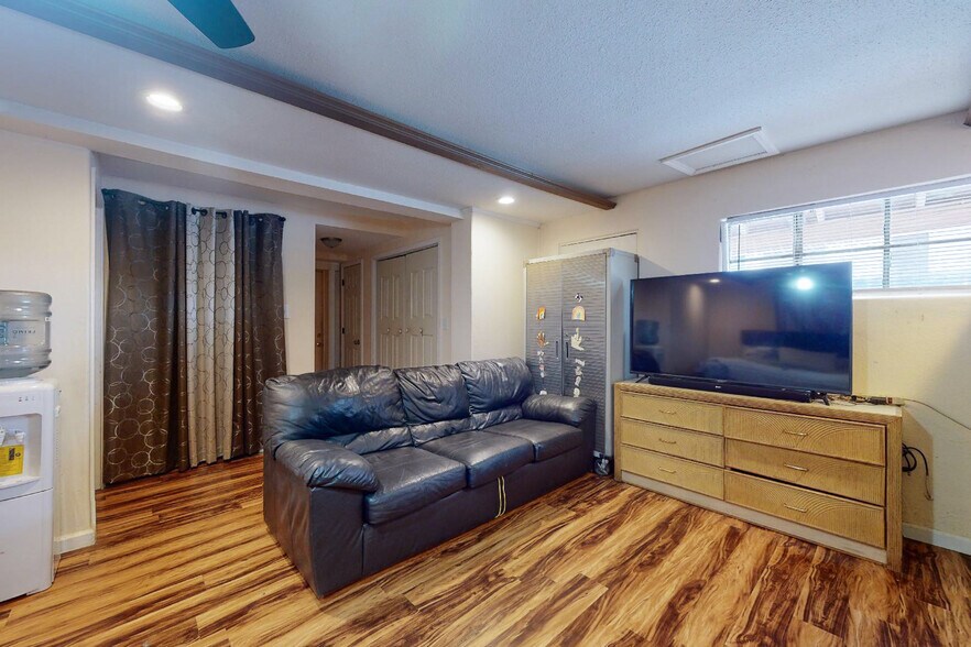 More Photos Of 819 W 7th St, Texarkana Hotel For Sale