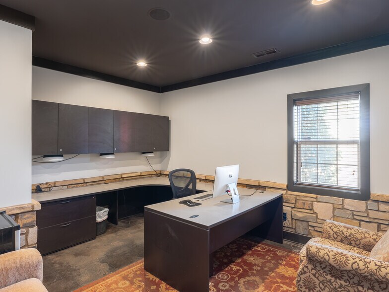 More Photos Of 1443 S Batesville Rd, Greer Showroom For Lease