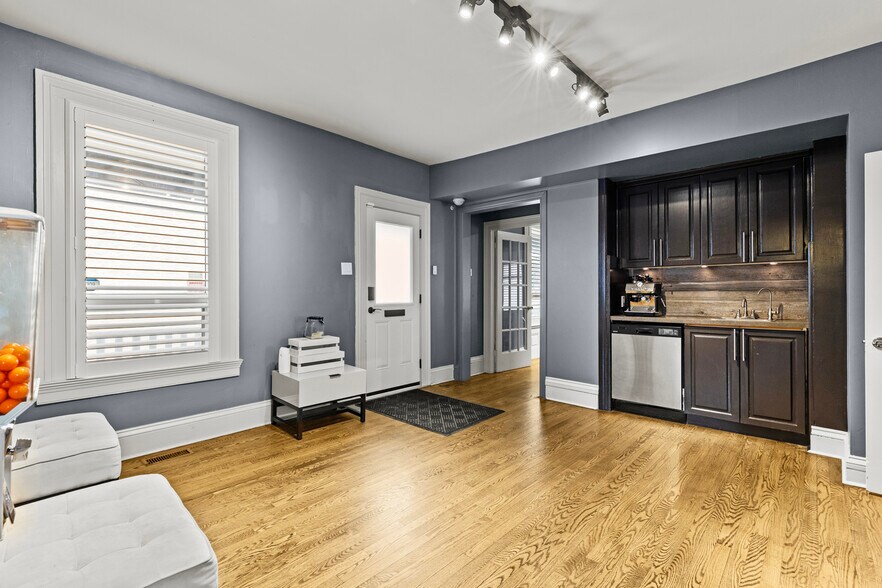 More Photos Of 196 King St, St Catharines Office For Sale