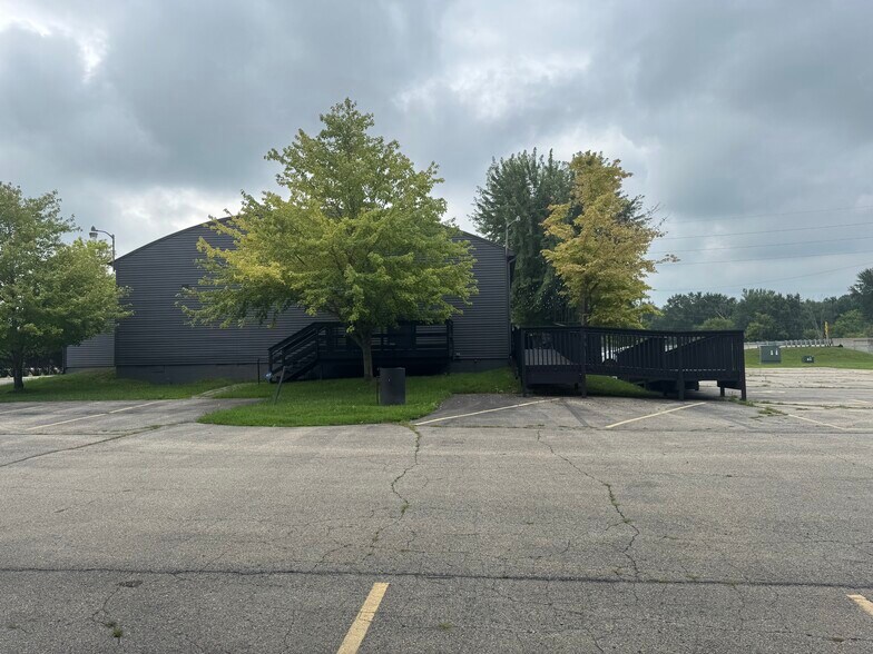 More Photos Of 32400 Geneva Rd, Salem General Retail For Sale