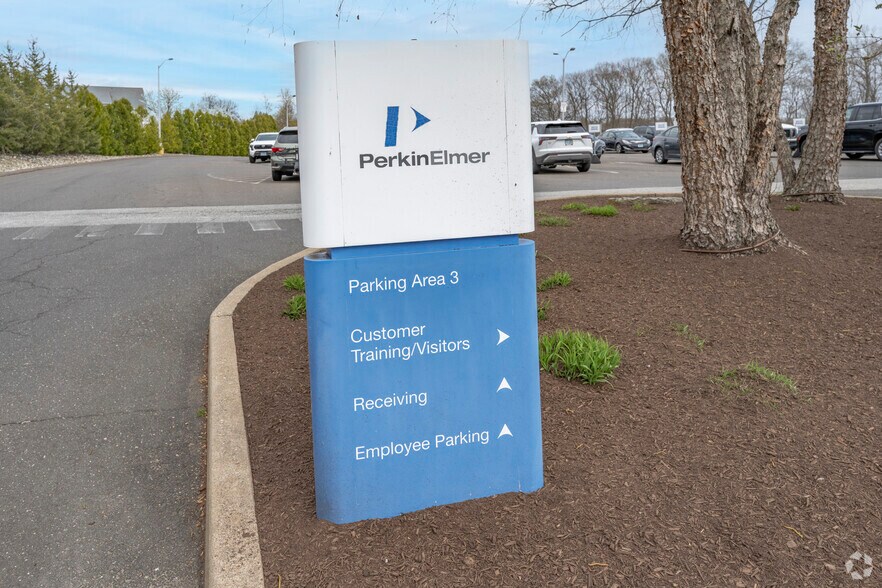 More Photos Of 710 Bridgeport Ave, Shelton Manufacturing For Lease