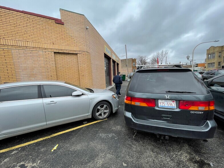More Photos Of 3800 W Division St, Chicago Auto Salvage Facility For Sale