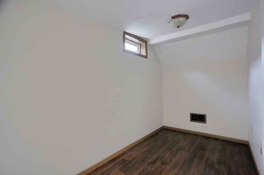 More Photos Of 41 N Mercer St, New Castle General Retail For Sale