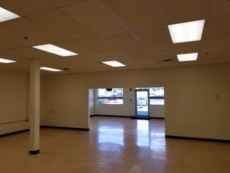 More Photos Of 120 Stafford St, Worcester Storefront Retail Office For Lease