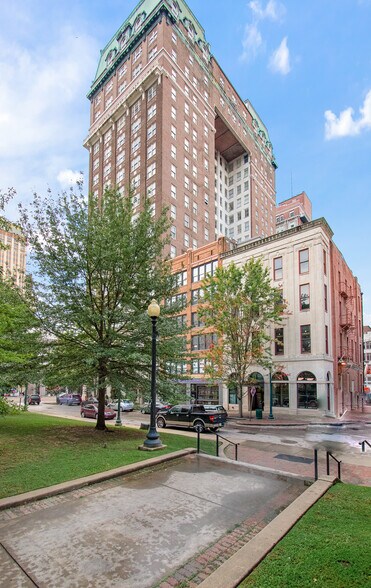 More Photos Of 119 S Court Ave, Memphis Storefront Retail Office For Sale