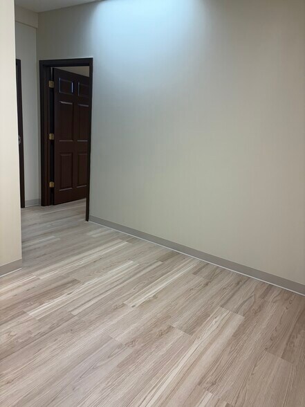 More Photos Of 15028 Cicero Ave, Oak Forest Office For Lease