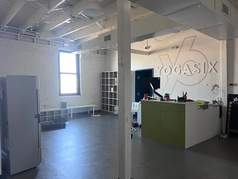 More Photos Of 372 S Main St, Memphis Storefront Retail Office For Sale