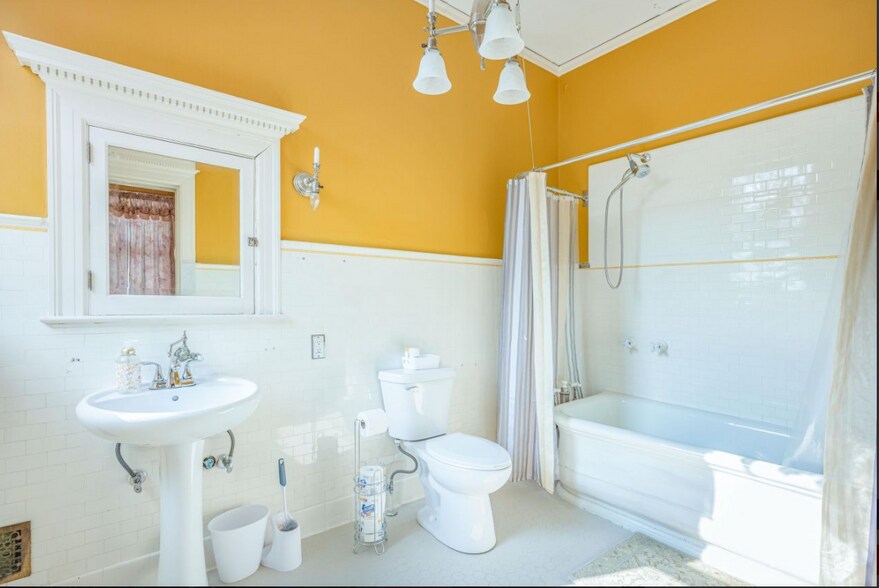 More Photos Of 623 Broadway St, Baraboo Specialty For Sale