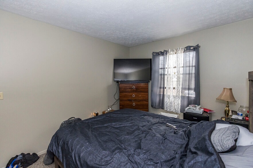 More Photos Of 3800 Grace Dr, Kent Multifamily For Sale