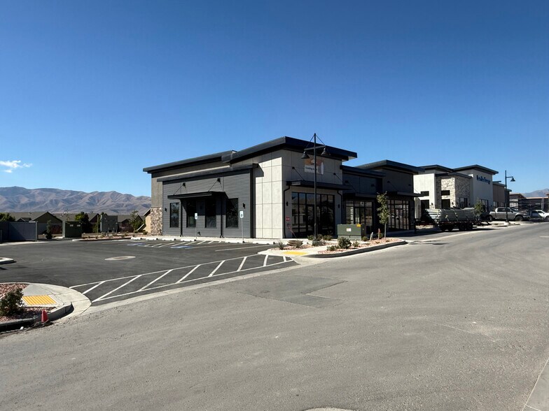 More Photos Of 357 E Crossroads Blvd, Saratoga Springs Storefront For Lease