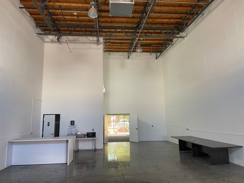 More Photos Of 9299 W Olive Ave, Peoria Warehouse For Lease