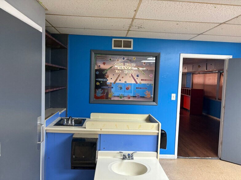More Photos Of 14900 Cloverdale Rd, Dale City Daycare Center For Lease